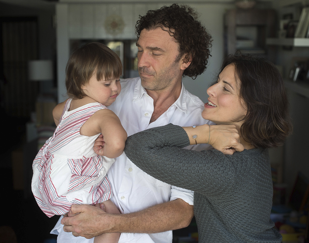 Randle family, elbow bumps